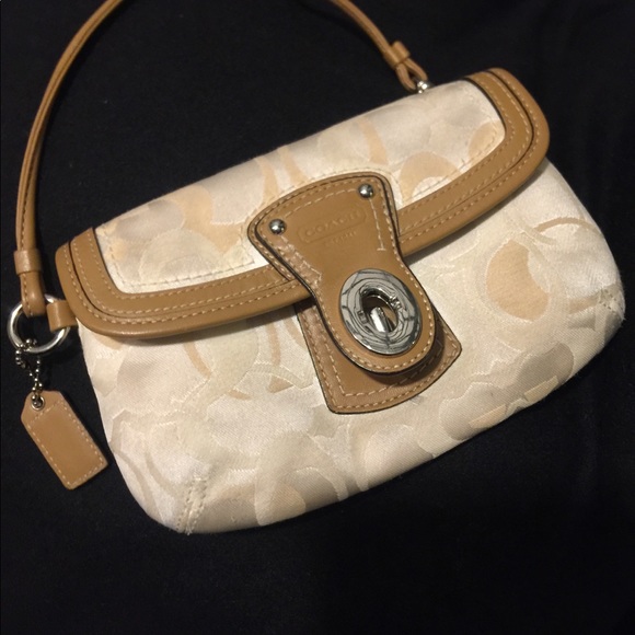 Coach wristlet - Picture 4 of 7